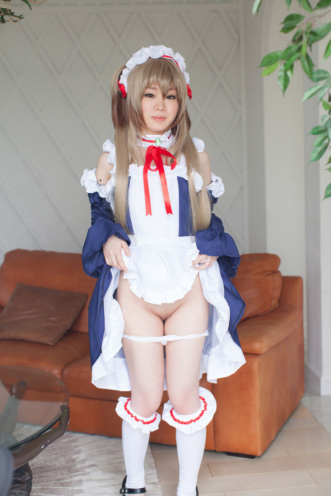 【ちっぱい】パイパンロリレイヤーがでかバイブを根元まで挿入してる件。